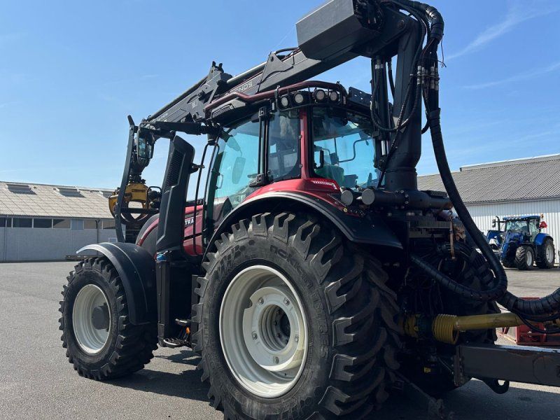 Valtra T234s Med Jenz 360 Flishugger og Alsidig 23m3 Flisvogn