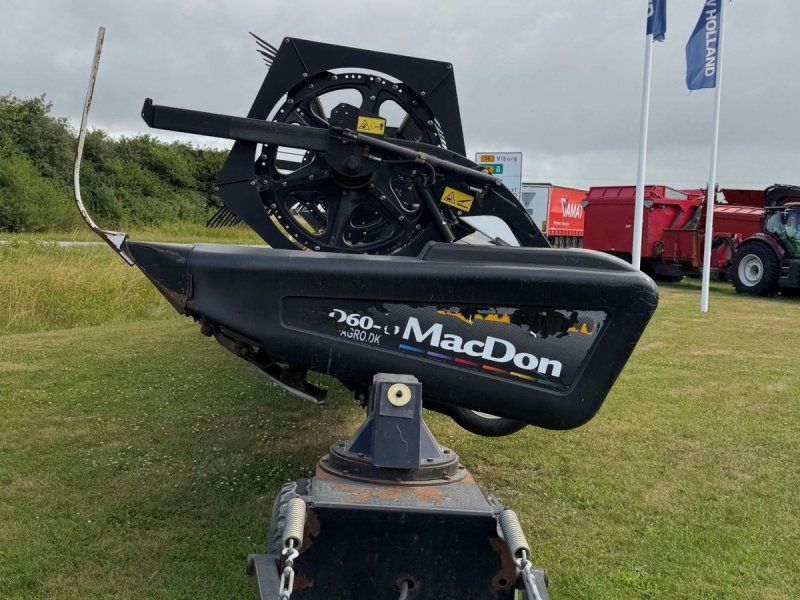 MacDon D60 D60
