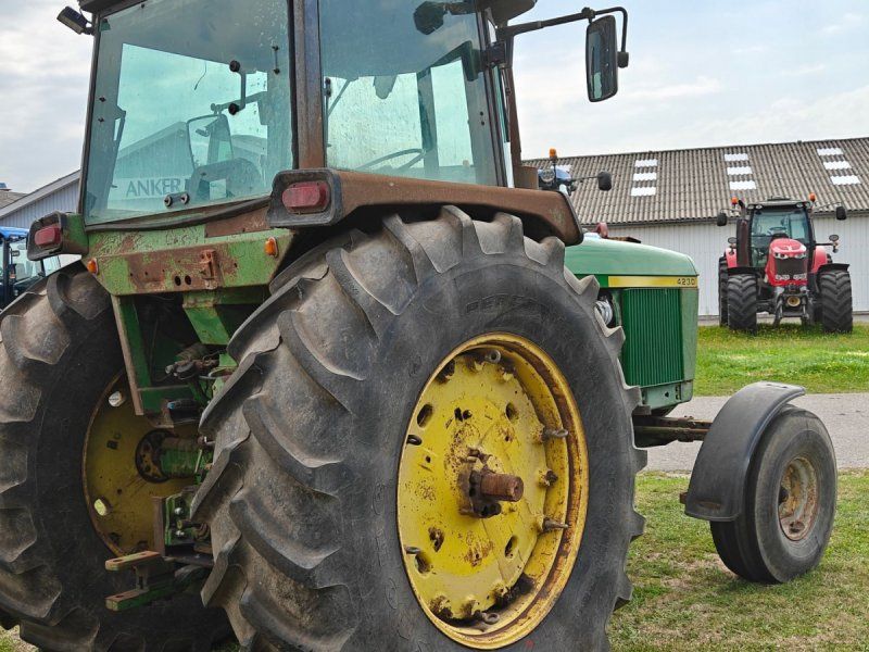 John Deere 4230