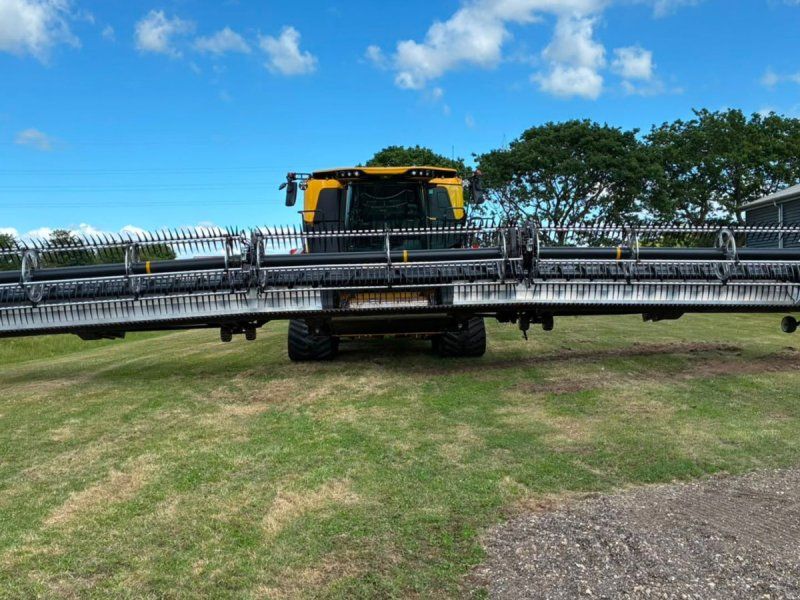 New Holland CR 11