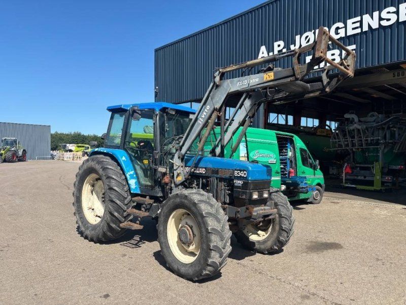 New Holland Ford 8340