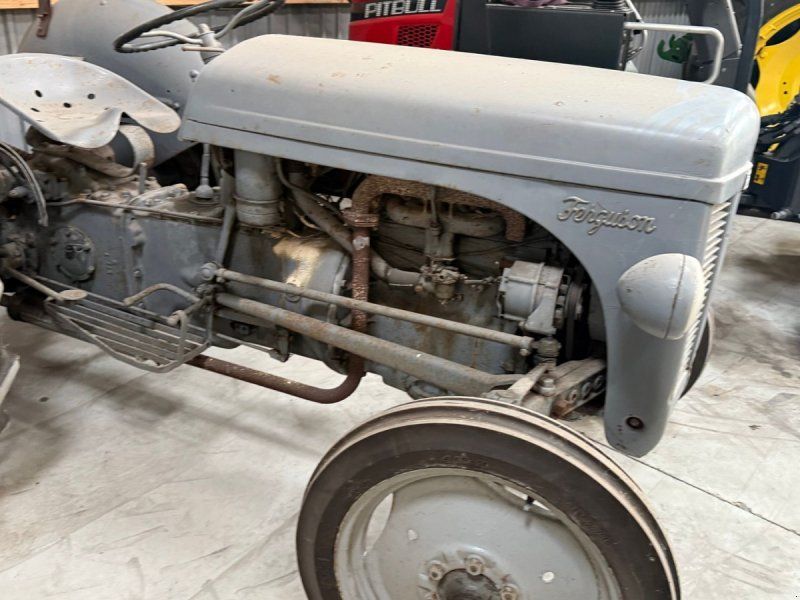 Massey Ferguson 26