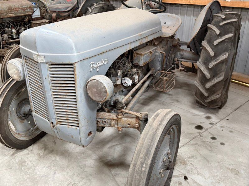Massey Ferguson 26