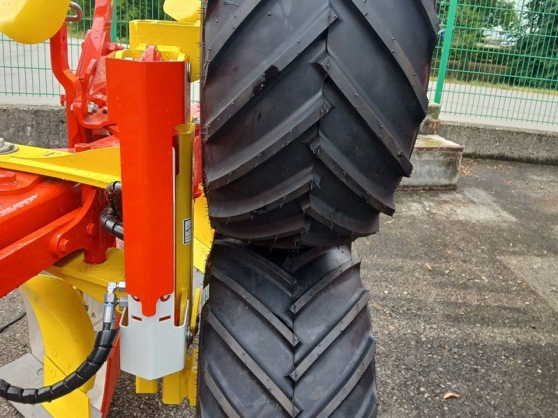 Pöttinger SERVO 4000 PLUS 5 scharig