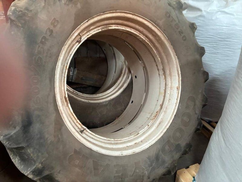 Goodyear Tvillingehjul 600/65R38 & 420/85R38
