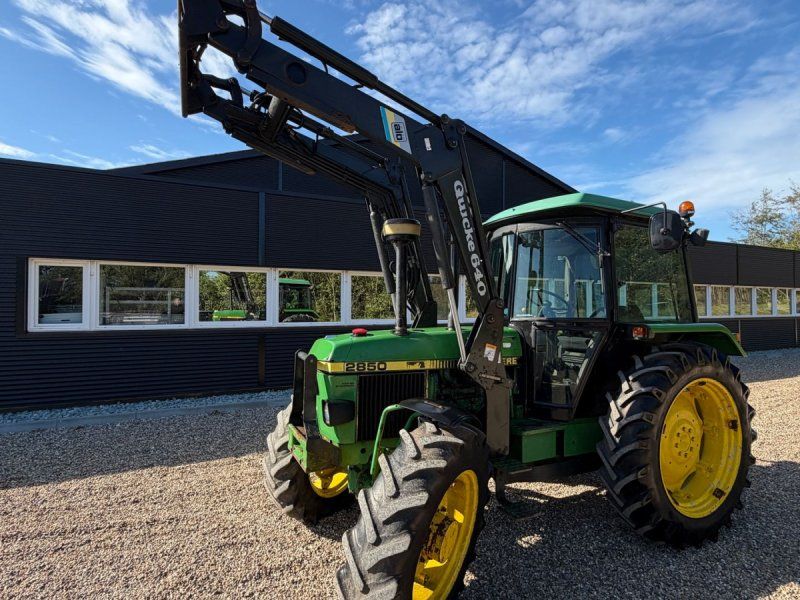 John Deere 2850
