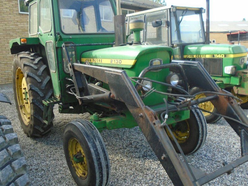 John Deere 2130