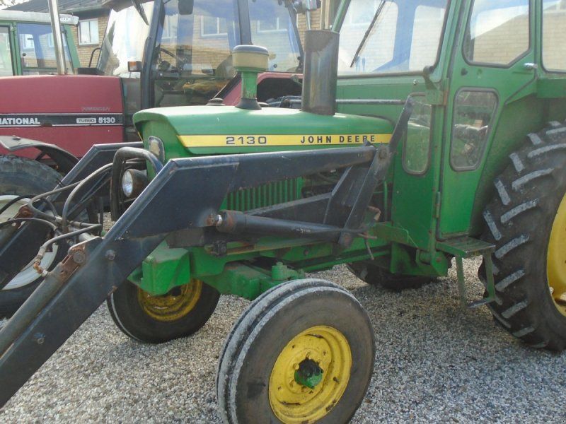 John Deere 2130