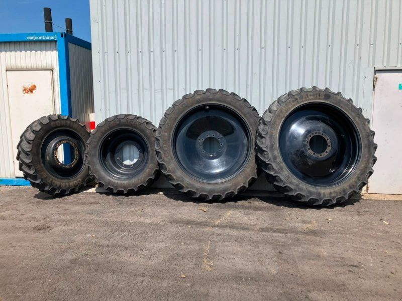 Continental New Holland NH T7.270, Pflegeräder, 320/90R32, 340/85R48, Spur 2