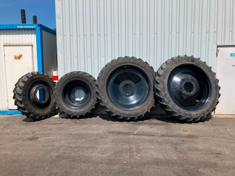 Continental New Holland NH T7.270, Pflegeräder, 320/90R32, 340/85R48, Spur 2