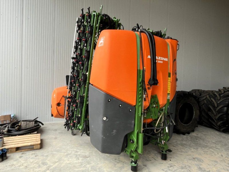 Amazone UF 2002 mit FT 1502 Fronttank, 2.000 L + 1.500 L / 30 m, Section