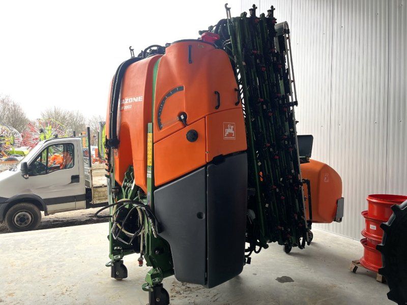 Amazone UF 2002 mit FT 1502 Fronttank, 2.000 L + 1.500 L / 30 m, Section