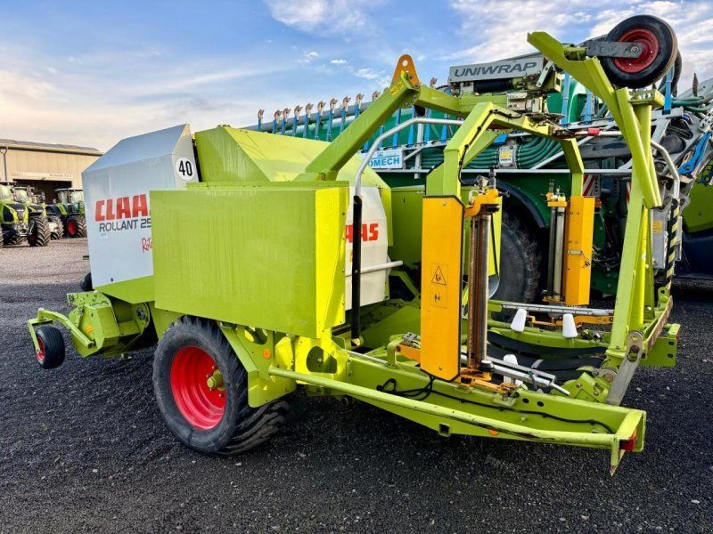Claas ROLLANT 255 RC UNIWRAP, Presse