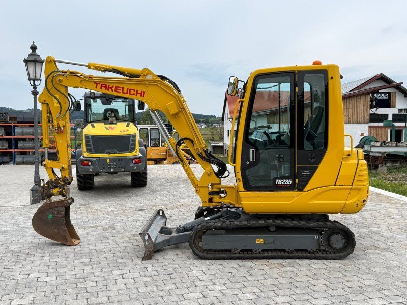 Takeuchi TB 235