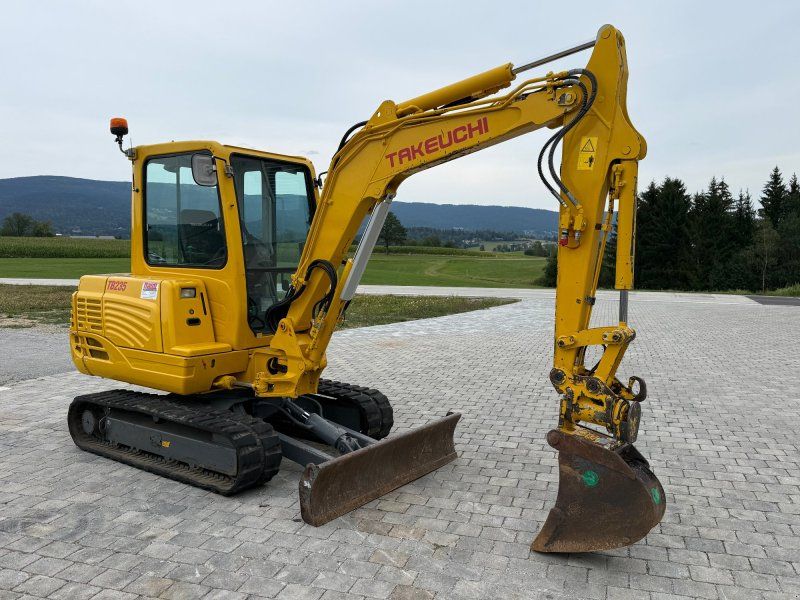Takeuchi TB 235