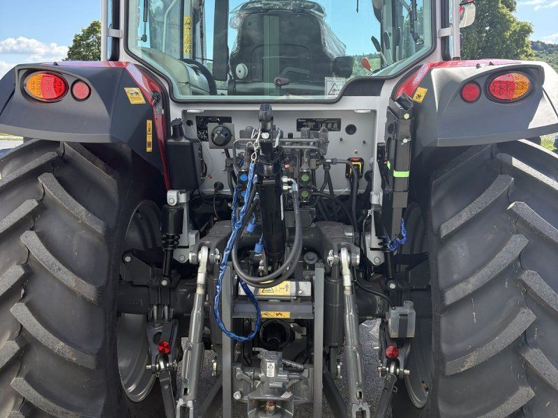 Massey Ferguson 5M.95