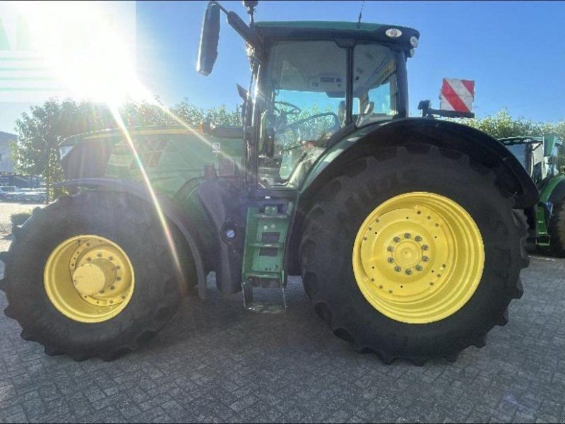 John Deere 6215 R