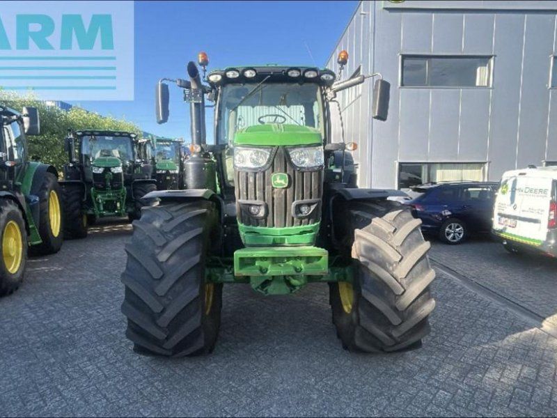 John Deere 6215 R