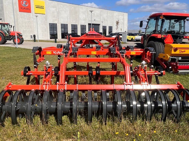 Kubota CU3301