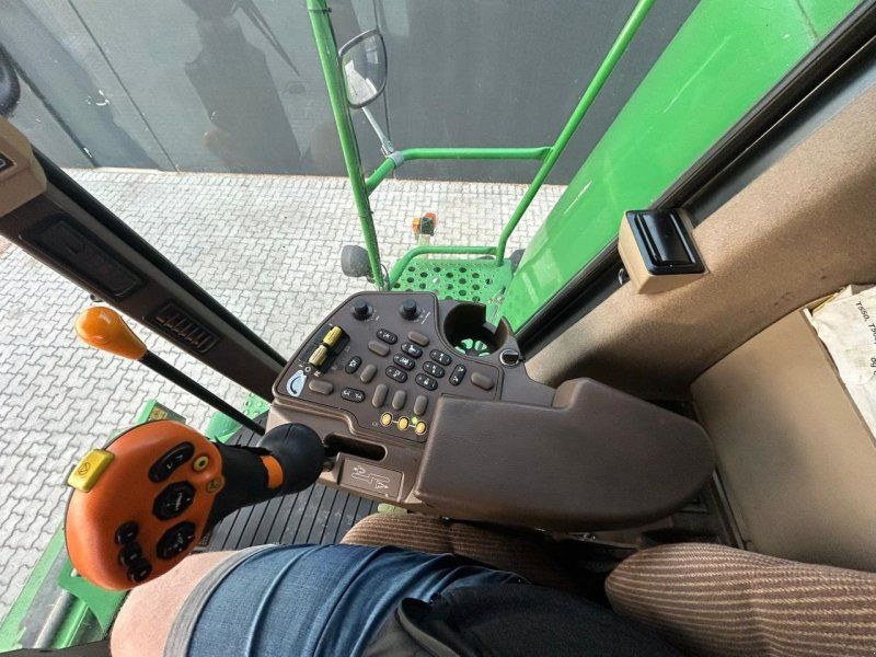 John Deere C670I