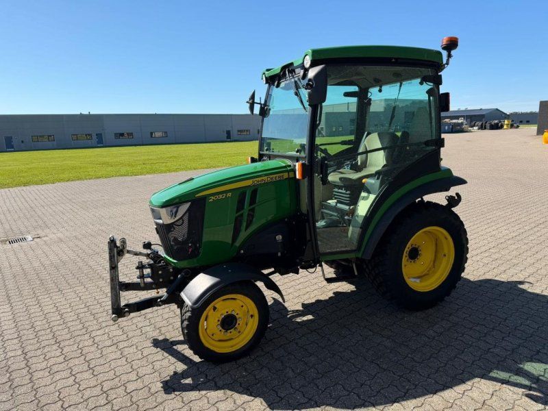 John Deere 2032R