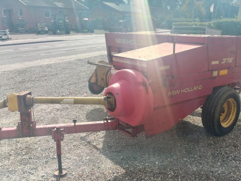 New Holland 376
