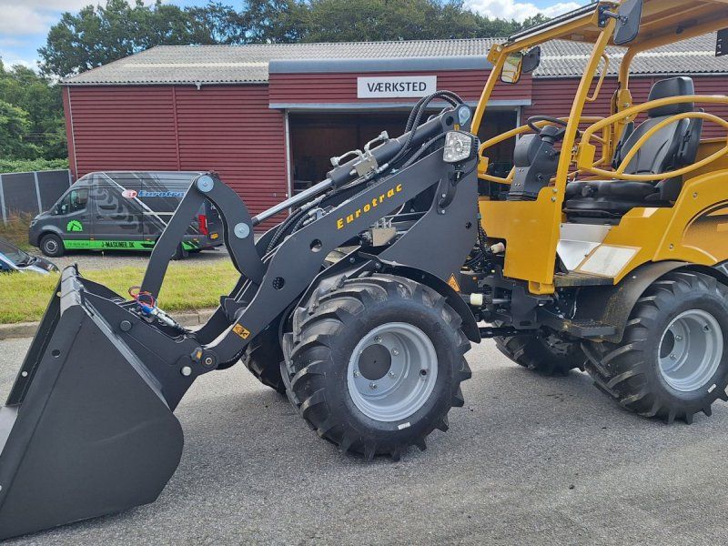 Eurotrac W12S mellem tårn