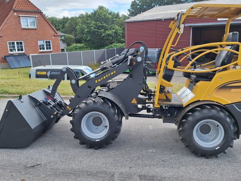 Eurotrac W12S mellem tårn