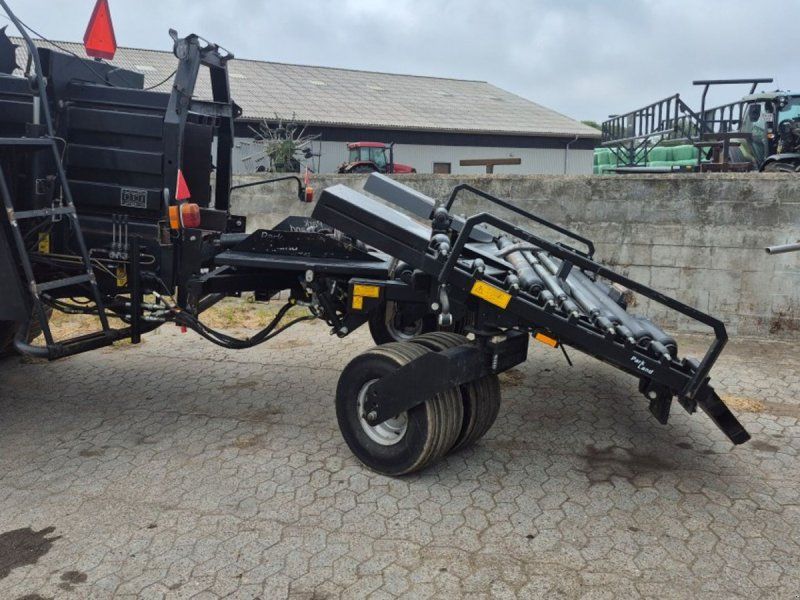 New Holland BB9060 Minibigballe med snitter