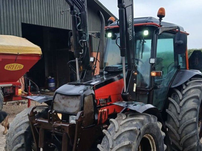 Valtra A95 4 WD med frontlæsser og frontlift