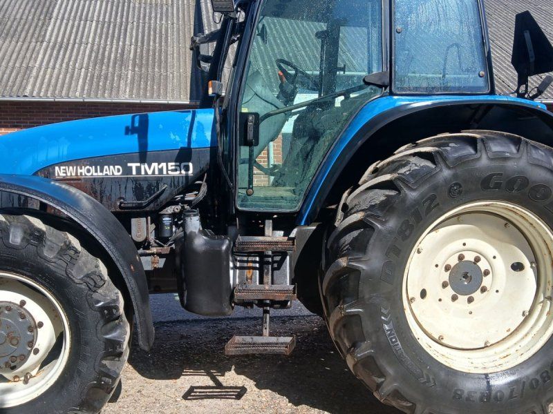 New Holland TM 150 med frontlift og Range Command gearkasse