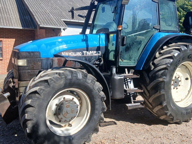 New Holland TM 150 med frontlift og Range Command gearkasse