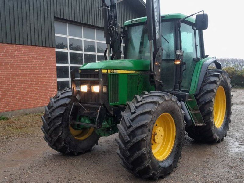 John Deere 6910 PowerQuad TLS med ÅLØ 980 frontlæsser og trykluftbremser