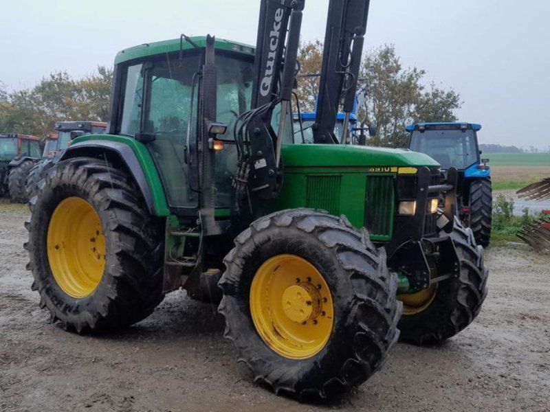 John Deere 6910 PowerQuad TLS med ÅLØ 980 frontlæsser og trykluftbremser