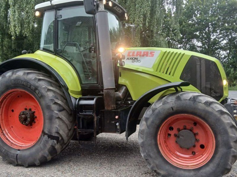 Claas AXION 840 C-Matic med frontlift og front pto.
