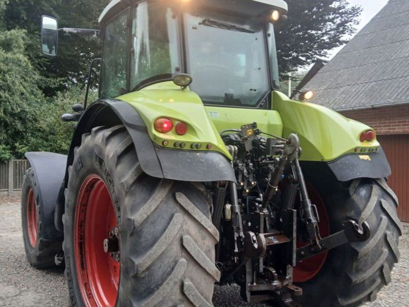 Claas AXION 840 C-Matic med frontlift og front pto.