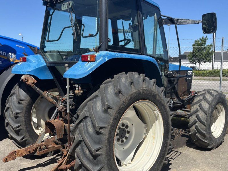 New Holland 6640 SLE 4 WD
