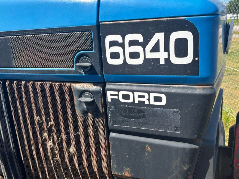 New Holland 6640 SLE 4 WD
