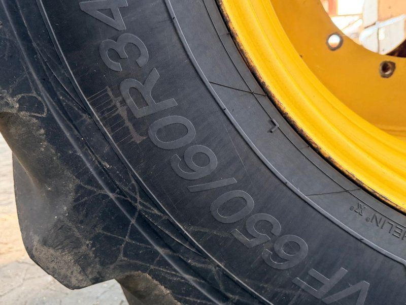 John Deere 8370R Michelin VF