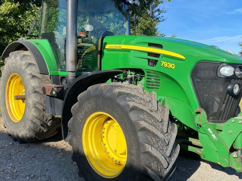 John Deere 7930 Premium TLS.