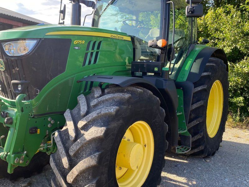 John Deere 6175R