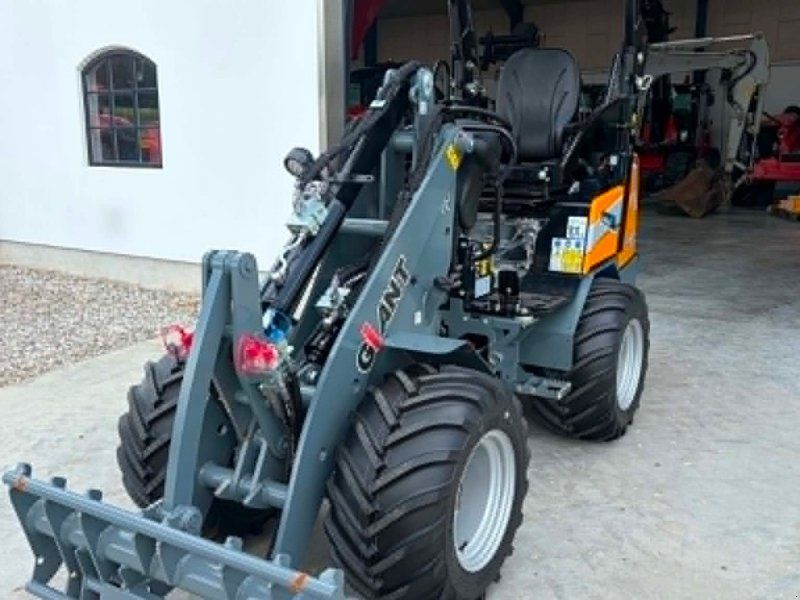 Giant G2300HD