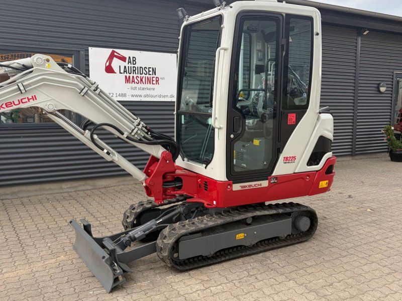 Takeuchi TB225