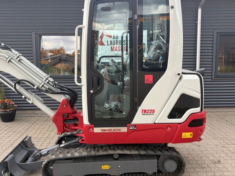 Takeuchi TB225