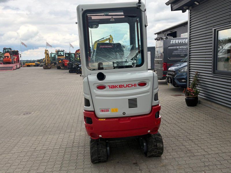 Takeuchi TB225