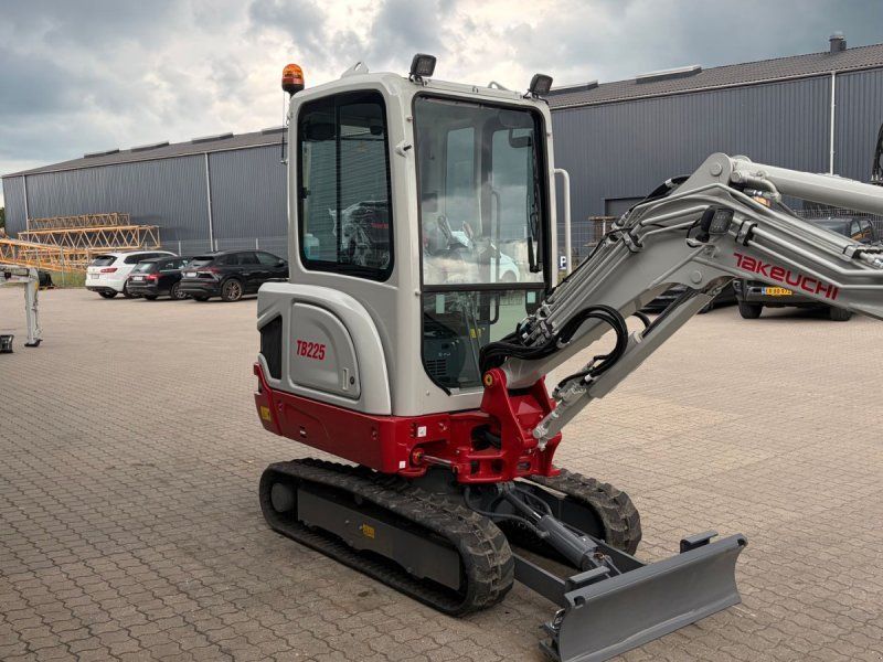 Takeuchi TB225
