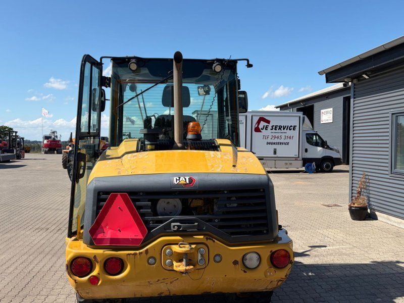 Cat 906M med Skovl og pallegafler, L30 fæste