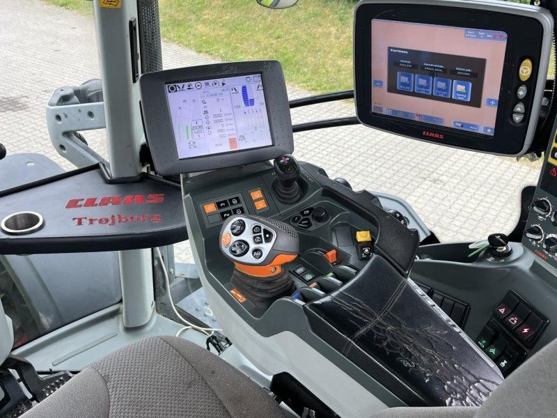 Claas Axion 830