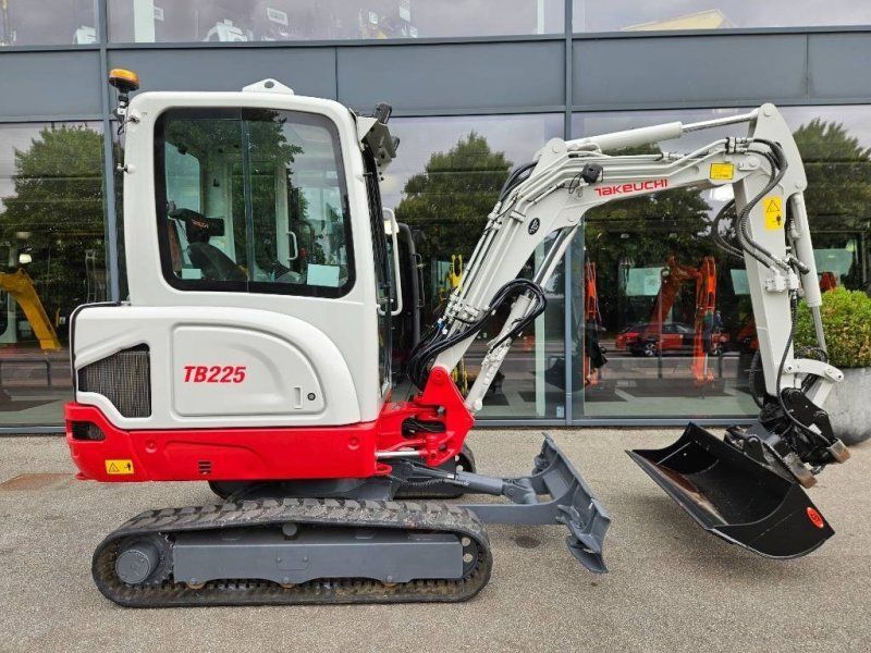 Takeuchi TB 225