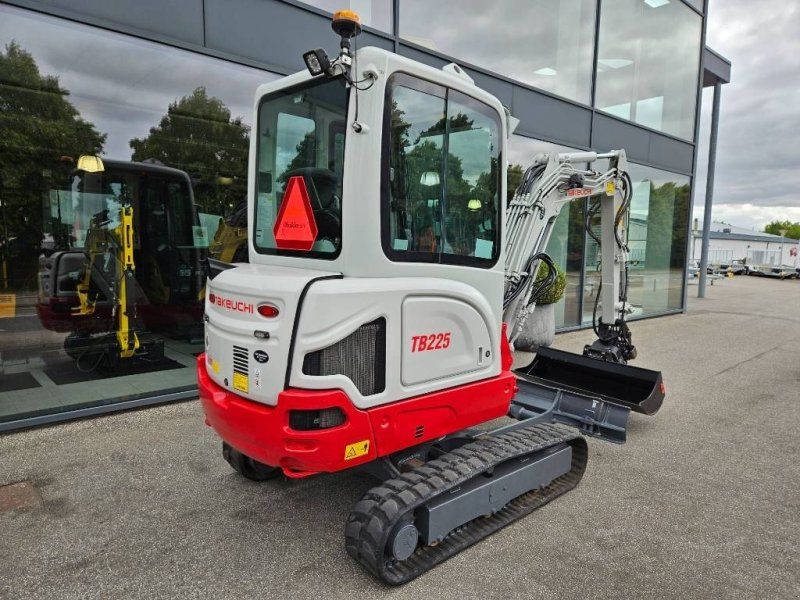 Takeuchi TB 225